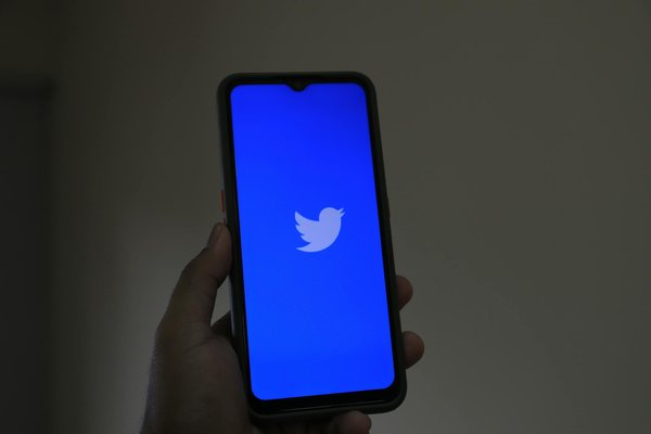 Comment activer et utiliser la fonction de suivi de livraison de repas sur un smartphone Android?