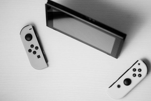 Comment intégrer des leçons sur la conservation de la faune dans un jeu de simulation de safari?